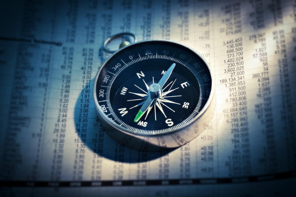 Krant met economische statistieken en grafieken over bbp-groei